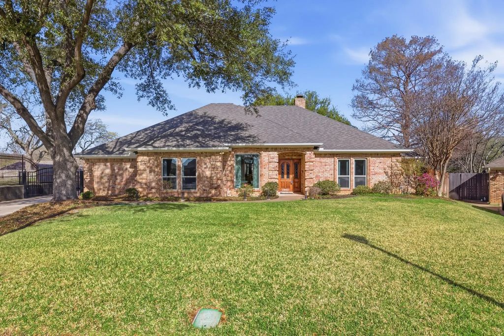 1801 Glenbrook Court, Bedford