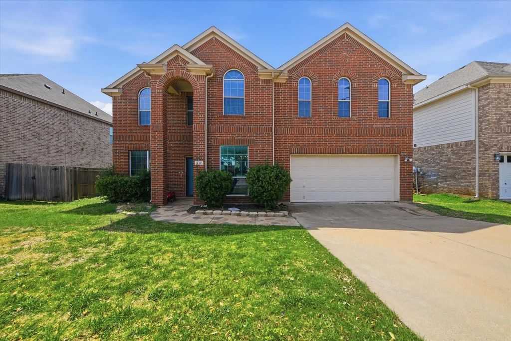 417 Roundrock Lane, Fort Worth