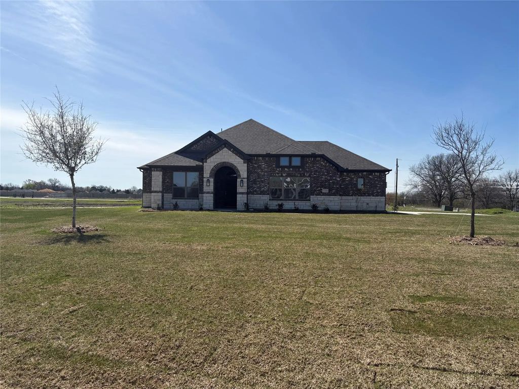 822 Sanders Road, Whitesboro