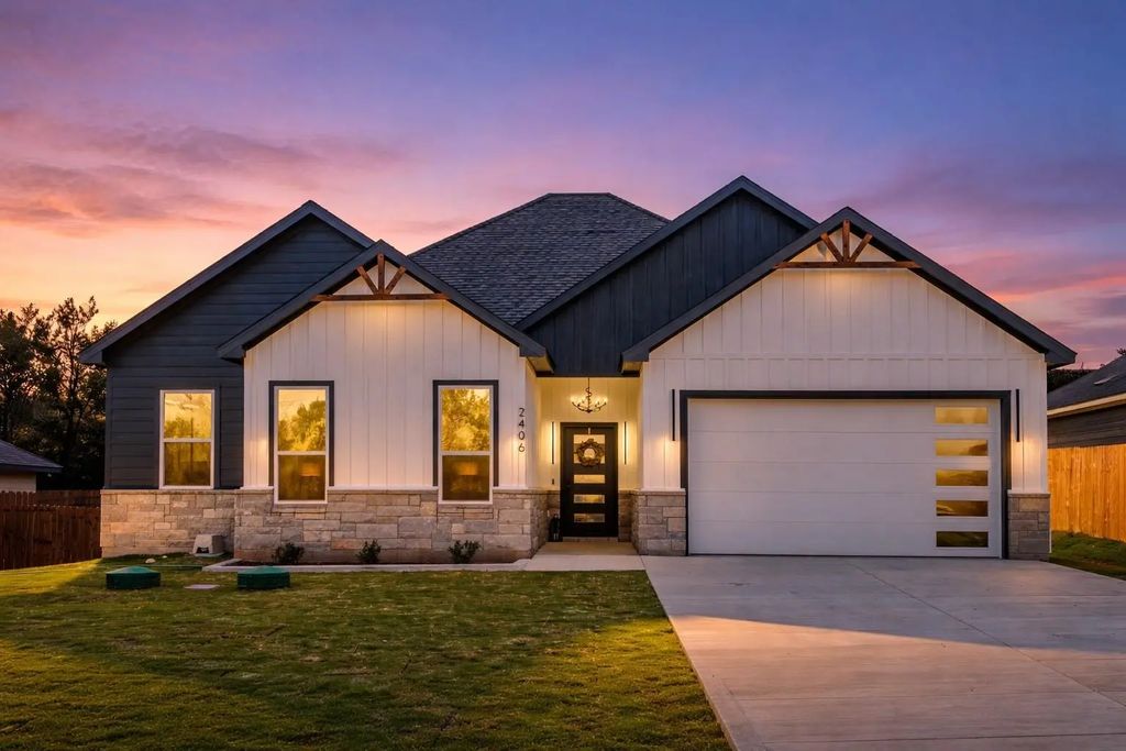 2406 Beverly Drive, Granbury