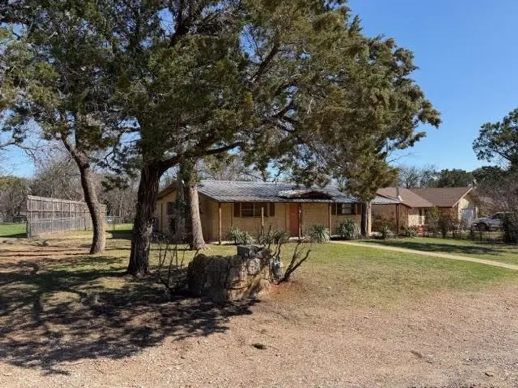 1101 Sierra Vista, Granbury