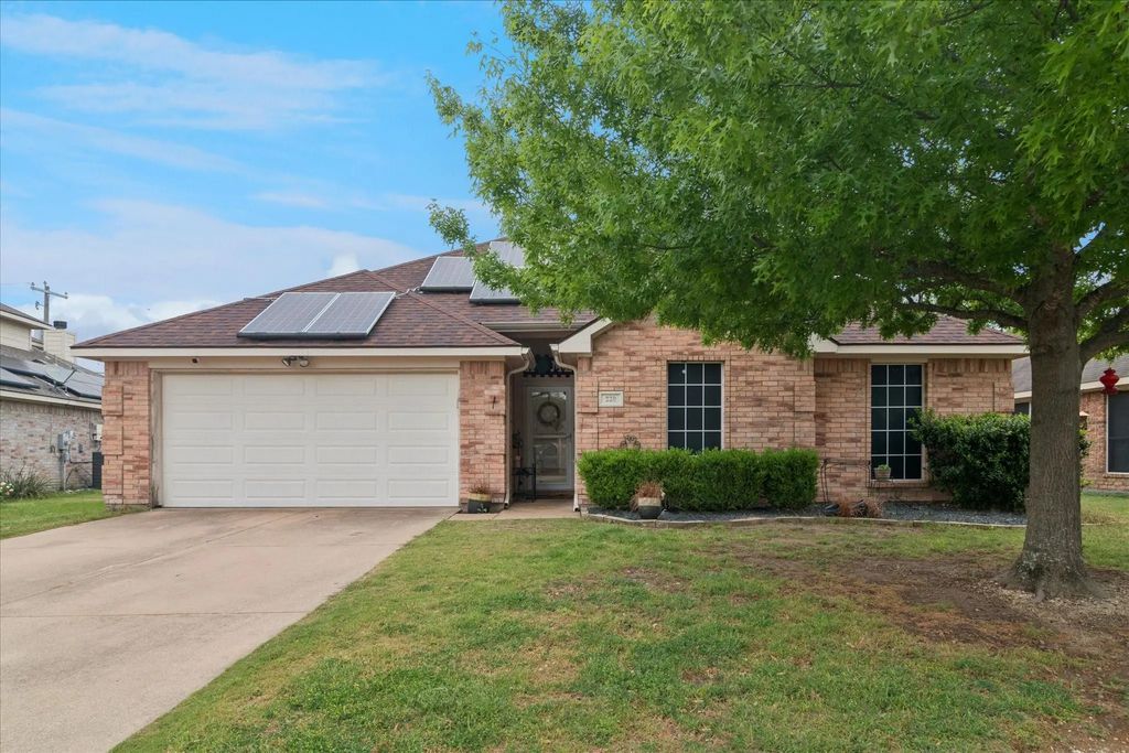 220 Chesterfield Circle, Waxahachie