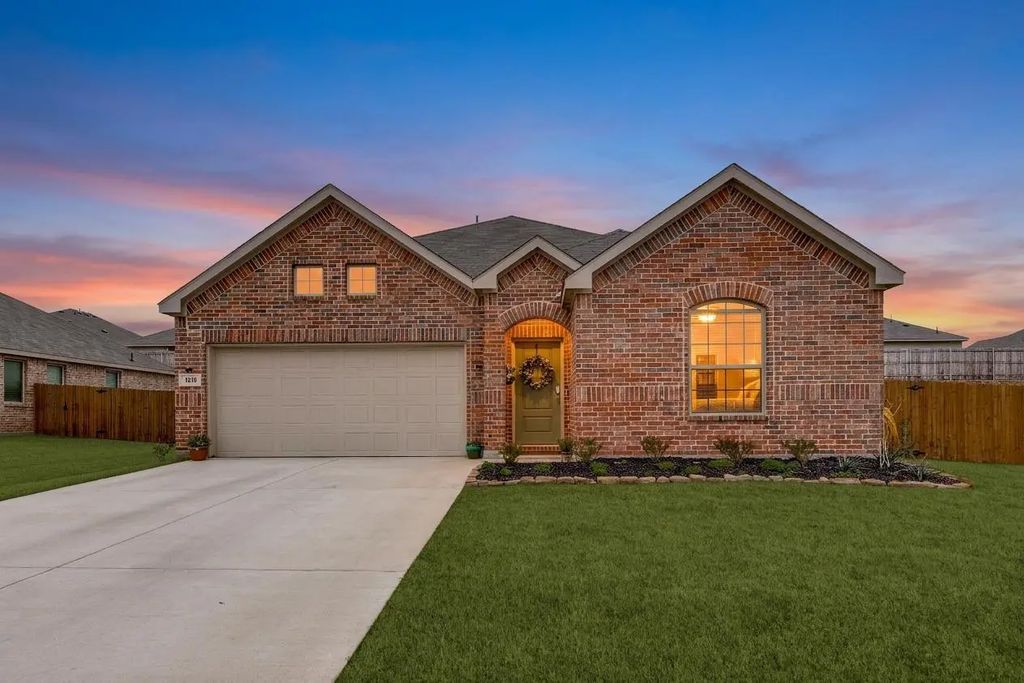 1213 Dragon Way, Azle