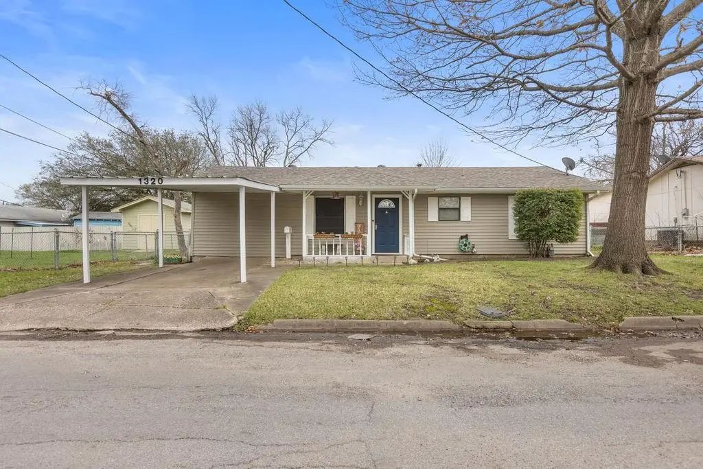 1320 Elm Street, Bonham