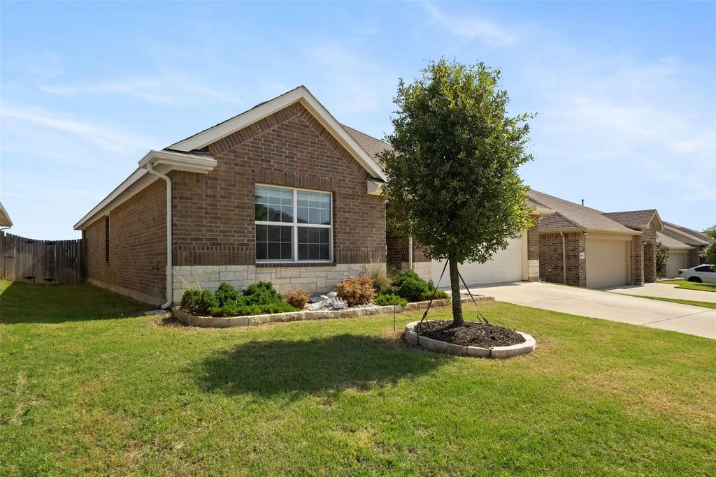 6112 Fall Creek Lane, Fort Worth