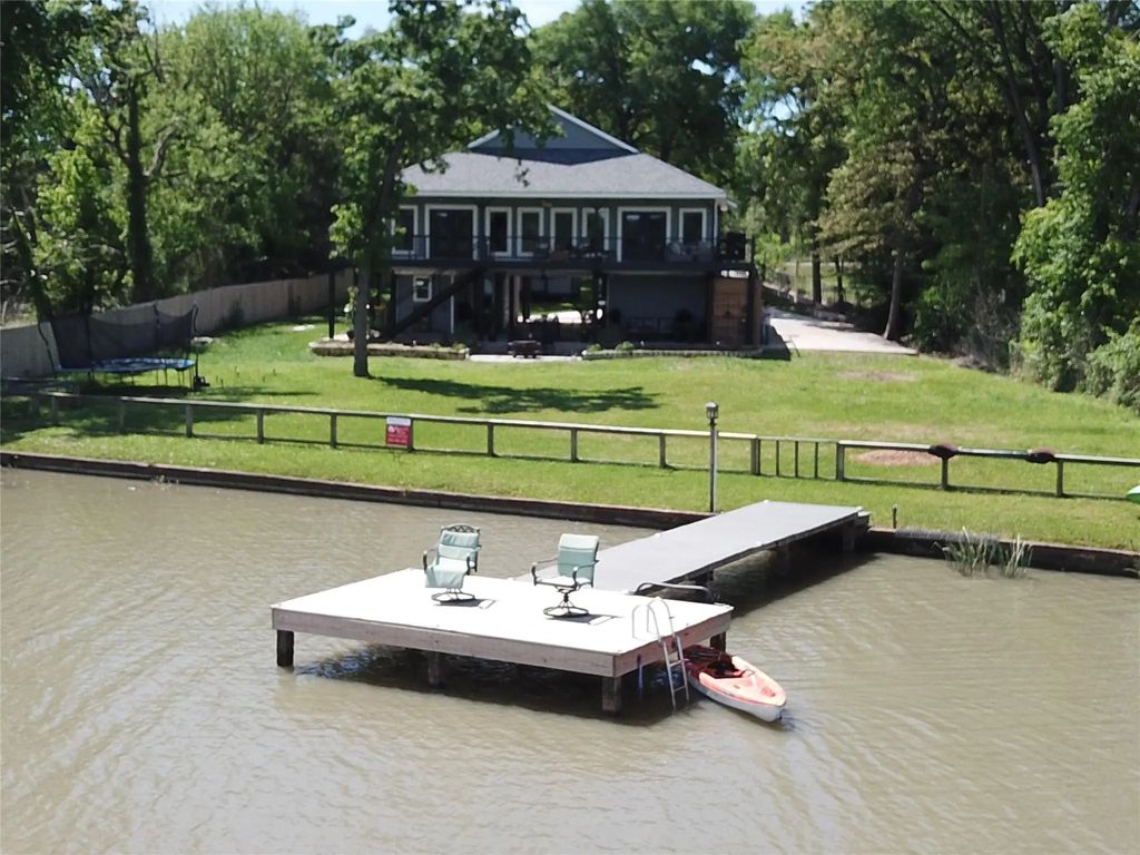 298 Lcr Redbud A, Mexia