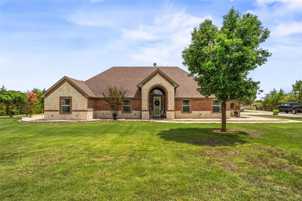 6713 Mustang Trail, Sanger