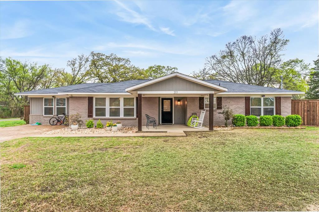 201 N Lamar Street, Edgewood