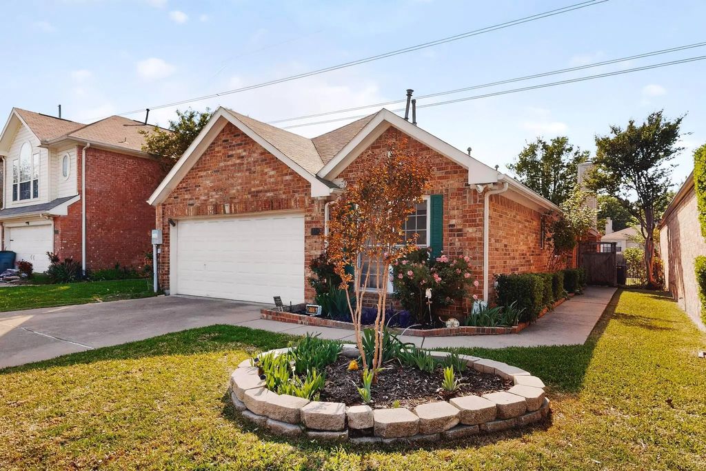 2086 Montclair Lane, Lewisville