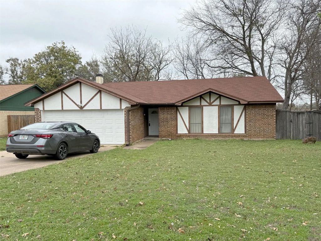 1205 Augusta Road, Benbrook