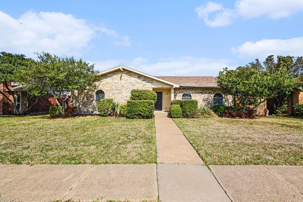 905 Stone Trail Drive, Plano