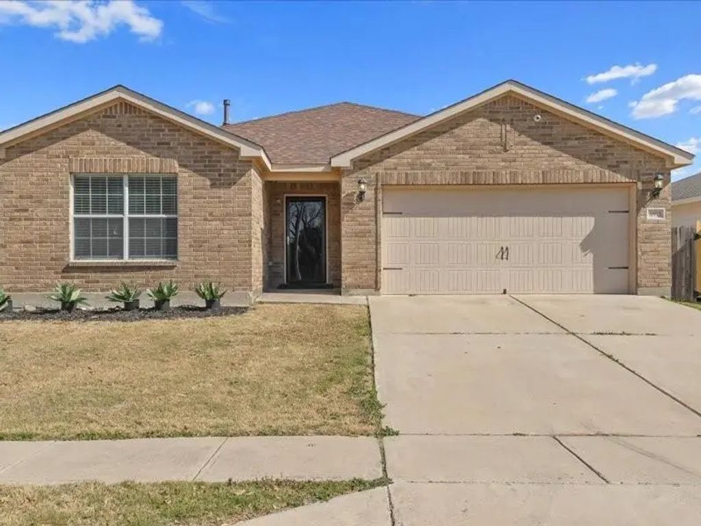 10013 Silent Hollow Drive, Fort Worth