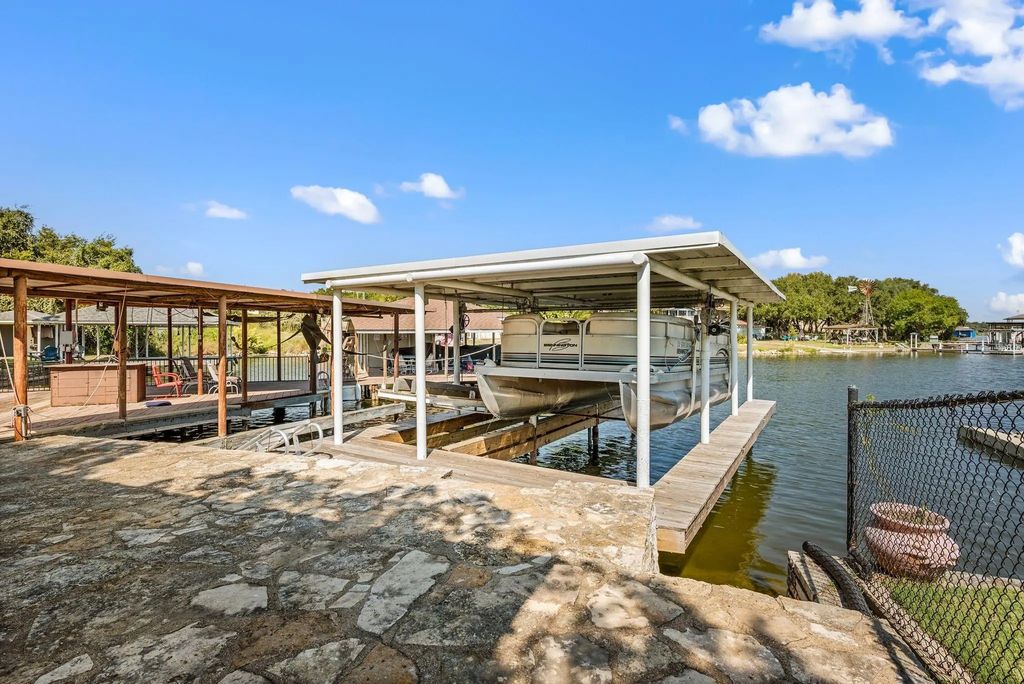 5221 River Ridge Street, Granbury