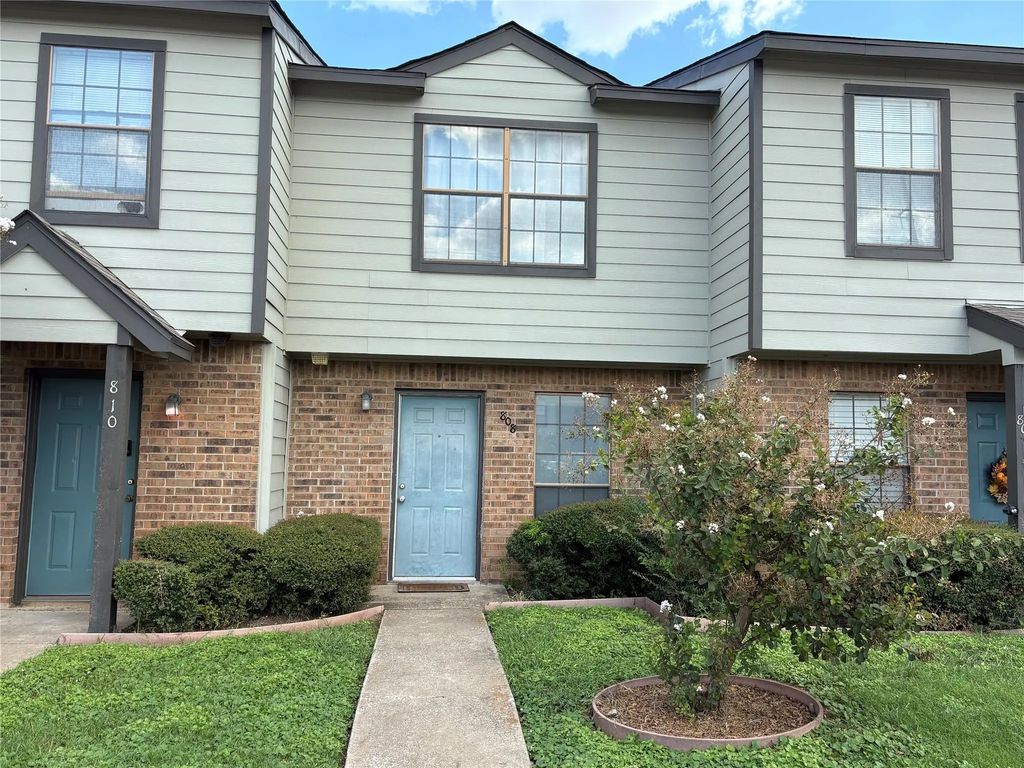 808 W Collins Street, Denton