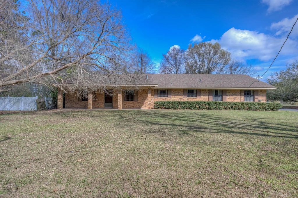 816 Bogan Lane, Coushatta