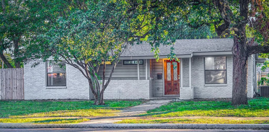 2370 San Marcus Avenue, Dallas