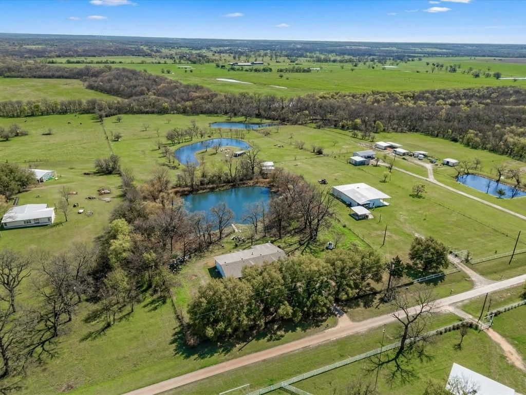 1711 County Road 0070, Corsicana