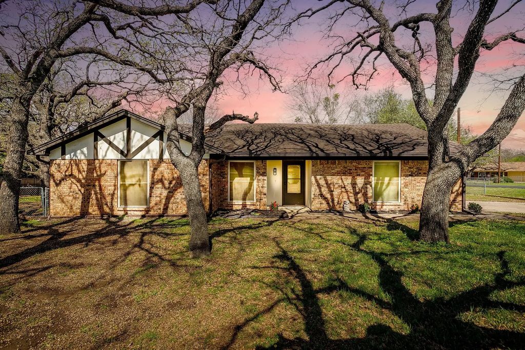 620 Donna Court, Burleson
