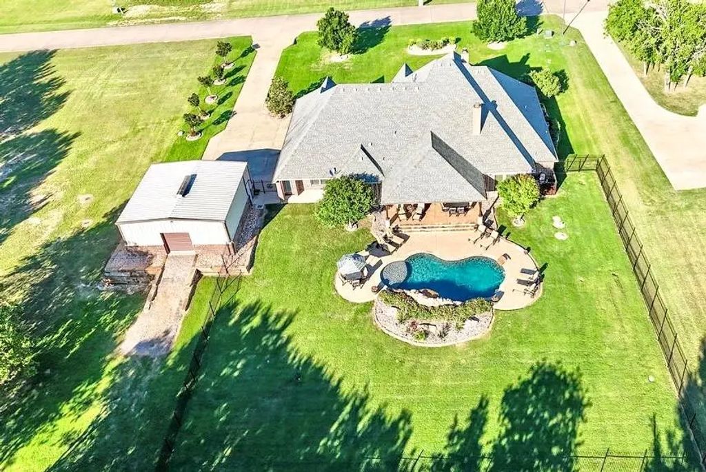 1387 Shadow Lakes Drive, Wills Point