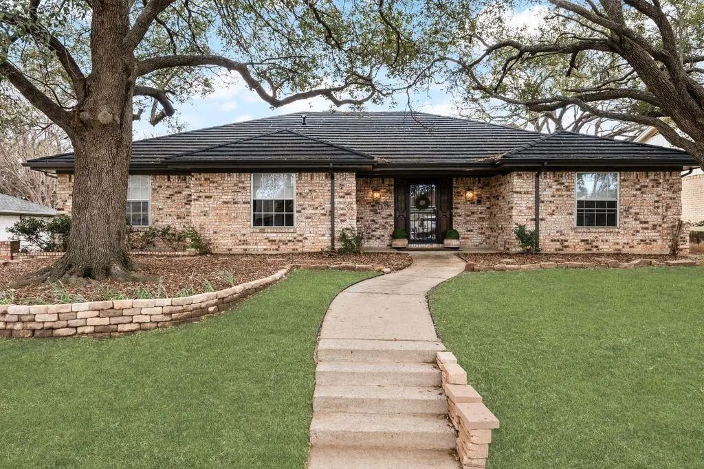 409 Circleview N, Hurst