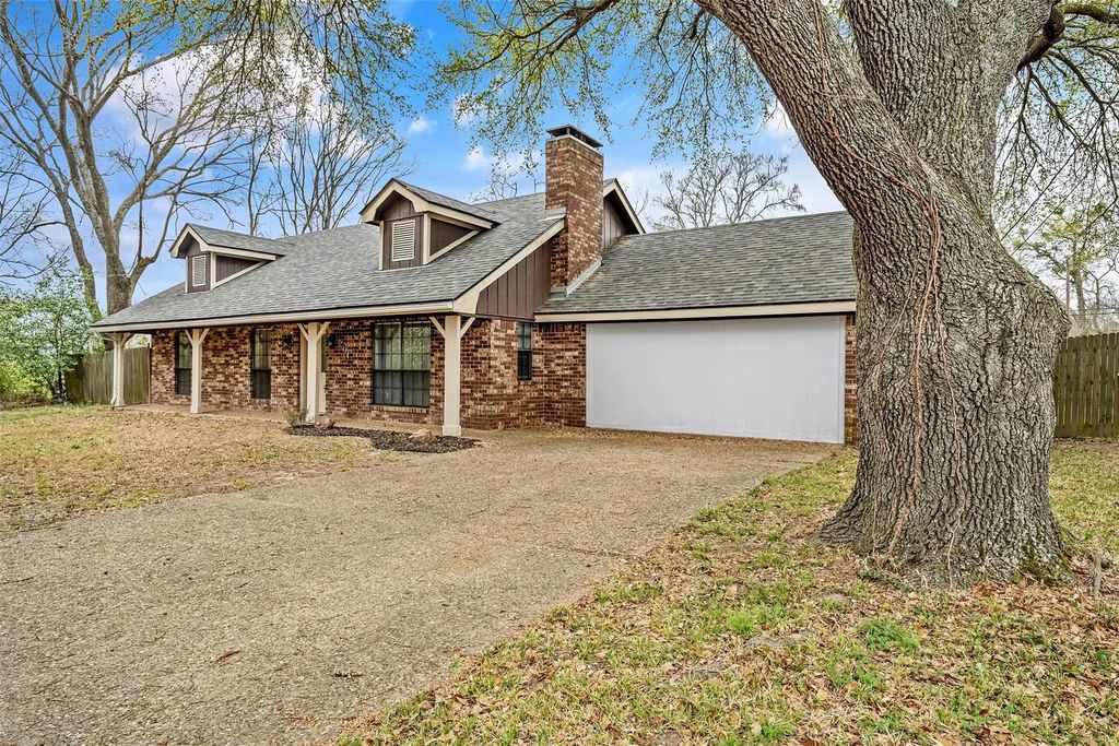 201 Joann, Whitehouse