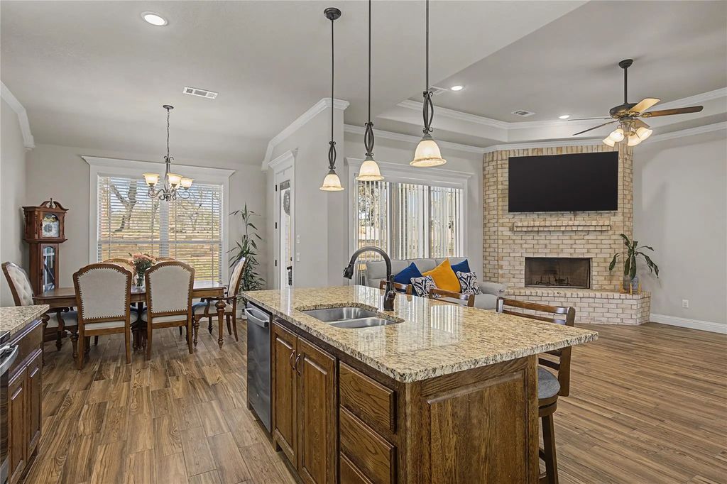 1041 Tex Lane, Springtown