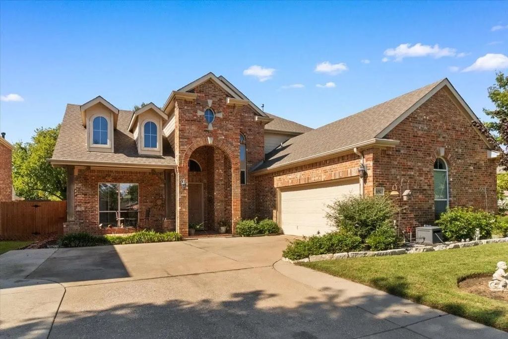 8402 Pecan Creek Drive, Arlington