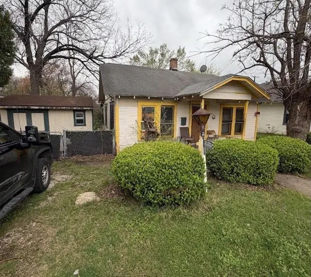 1306 E Waco Avenue, Dallas