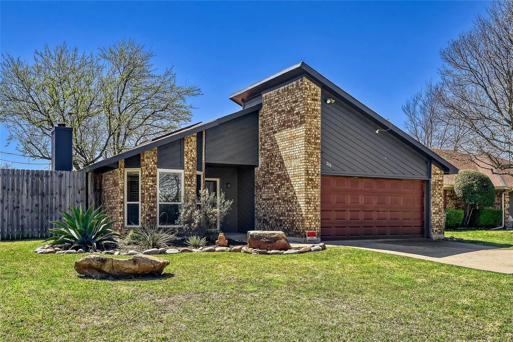 304 Valley Forge Lane, Arlington