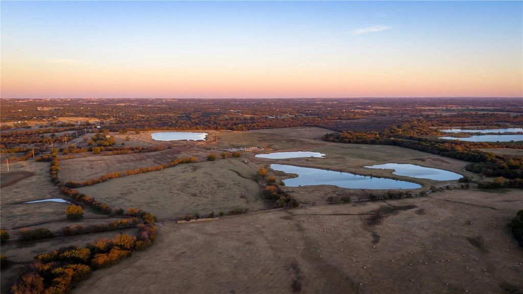 124 Private Road 3209, Bridgeport