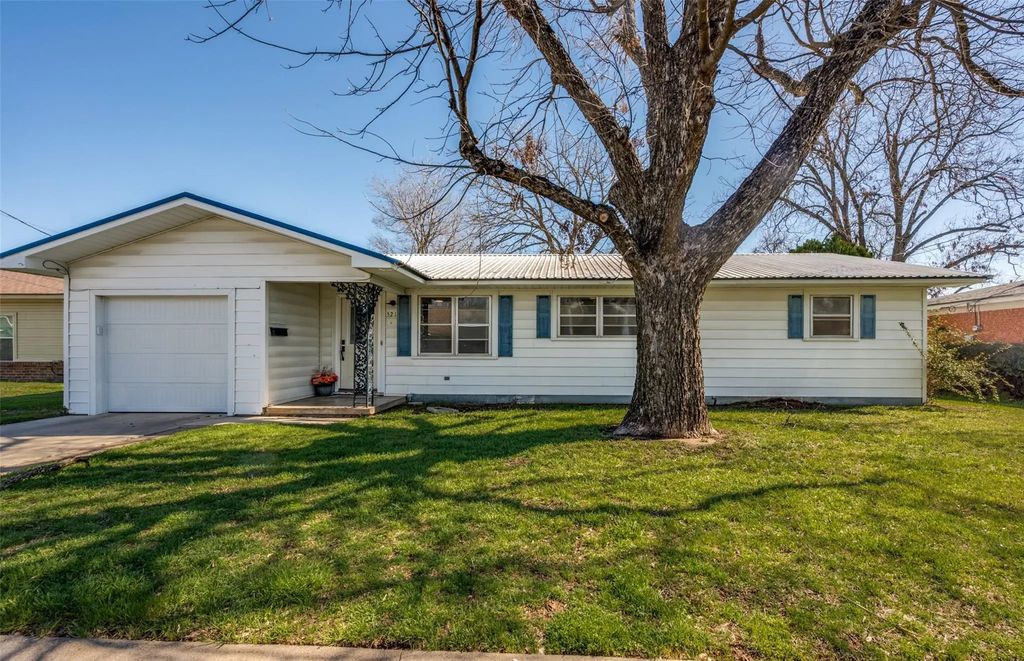 521 N Columbia Street, Stephenville