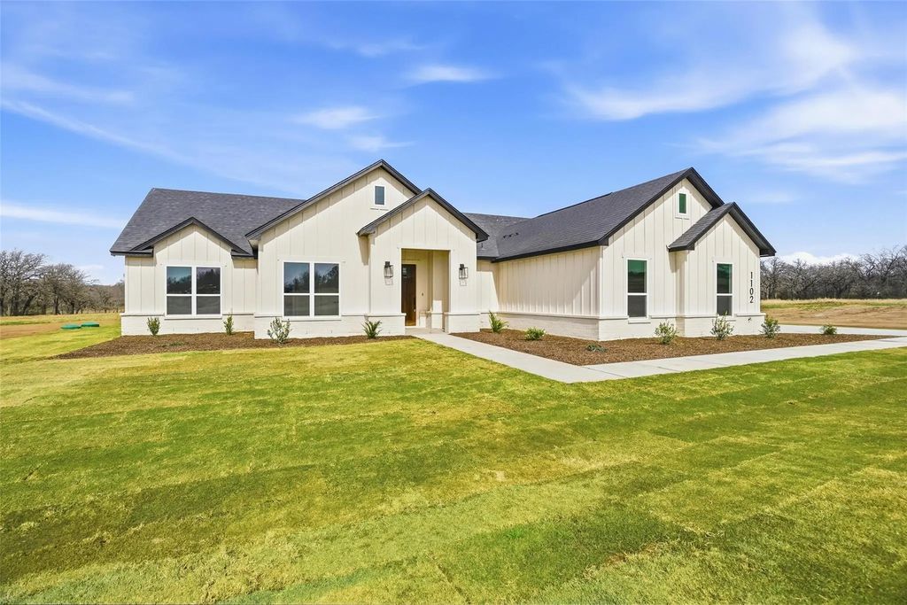 1102 Colt Road, Springtown