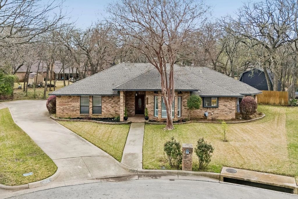 5209 Commander Court, Arlington
