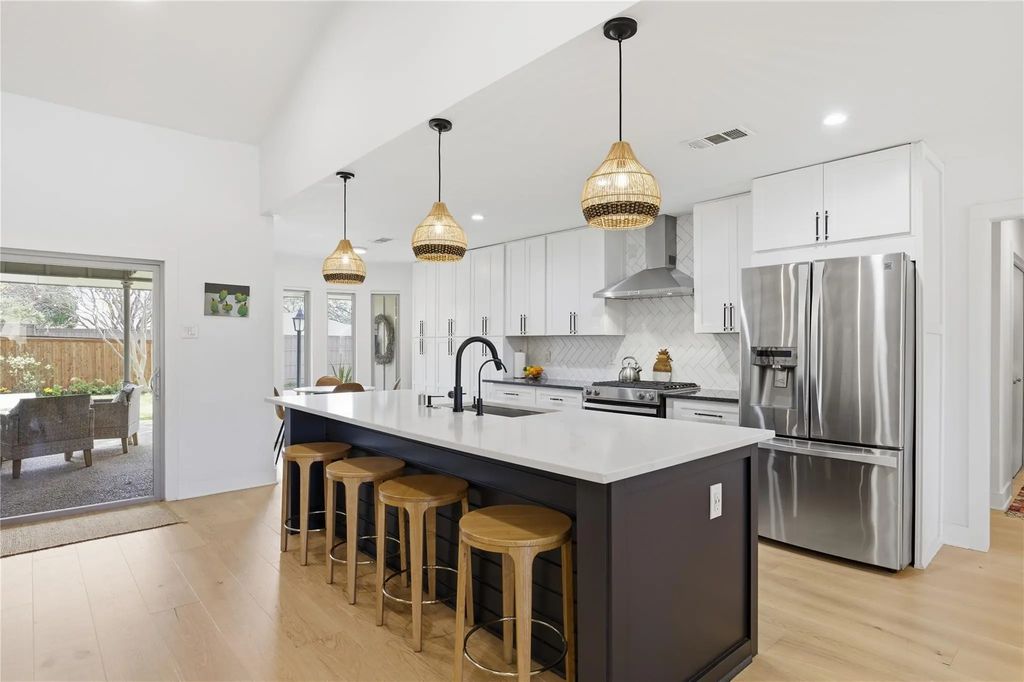 6826 Delmeta Drive, Dallas
