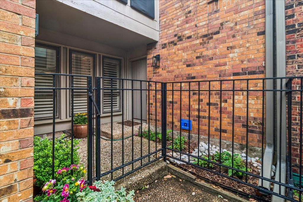 12232 Montego Plaza, Dallas