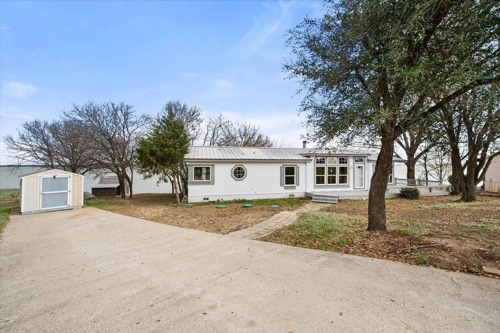 412 Se County Road 3048c, Corsicana