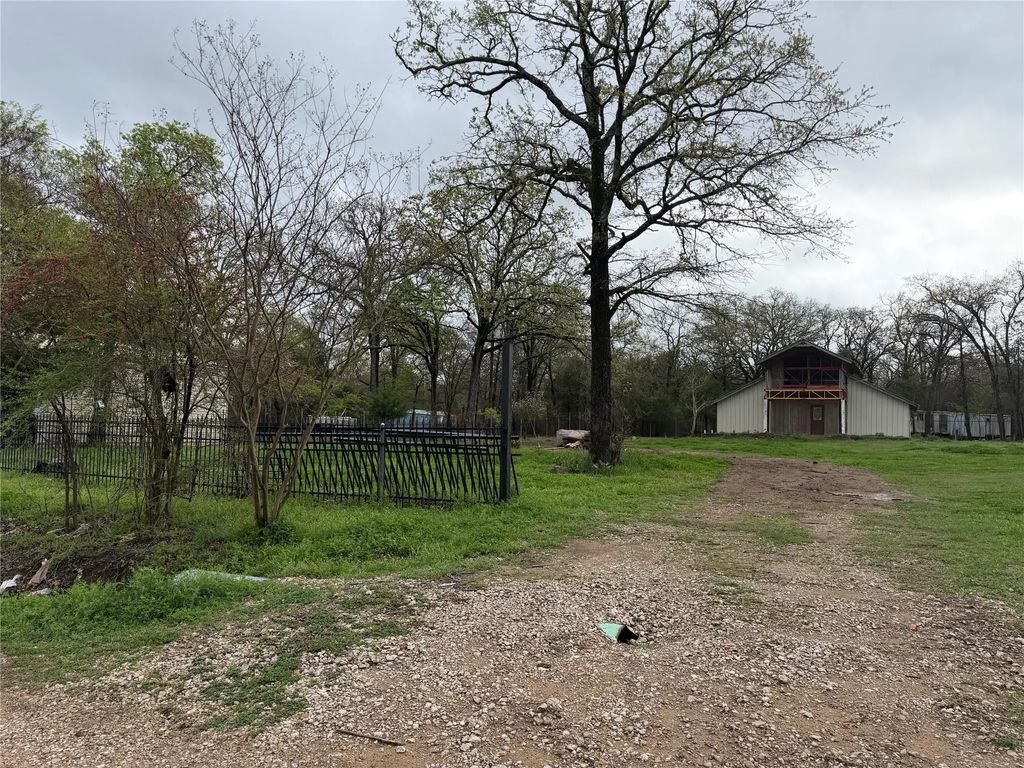 122 Village Avenue, Kemp