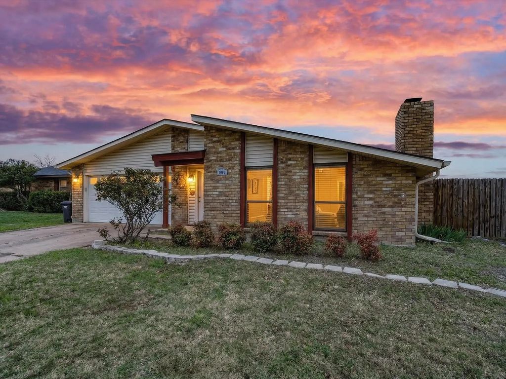 7016 Buttonwood Drive, Fort Worth