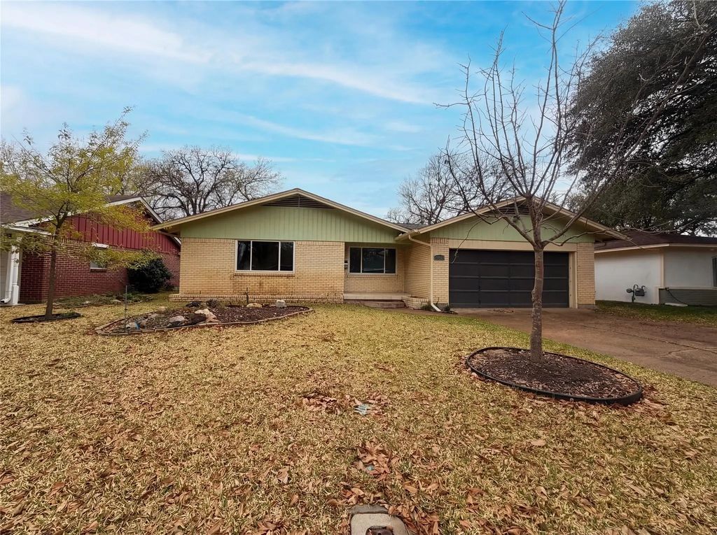 509 Robinhood Drive, Irving