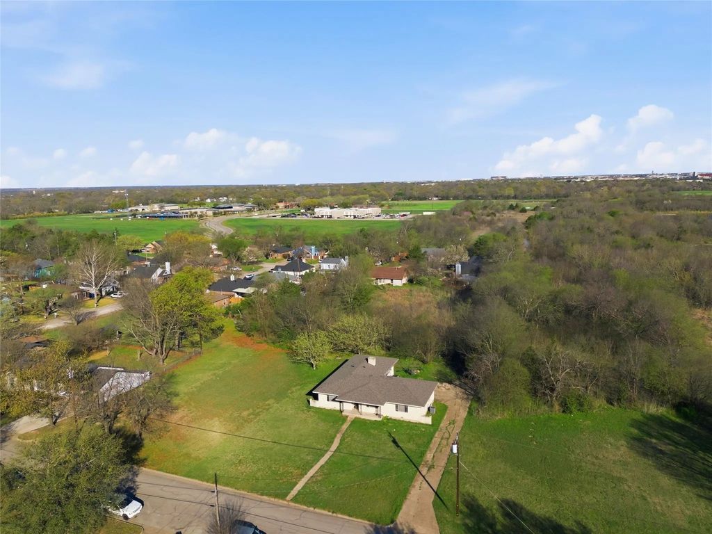 525 Lake Park Avenue, Waxahachie