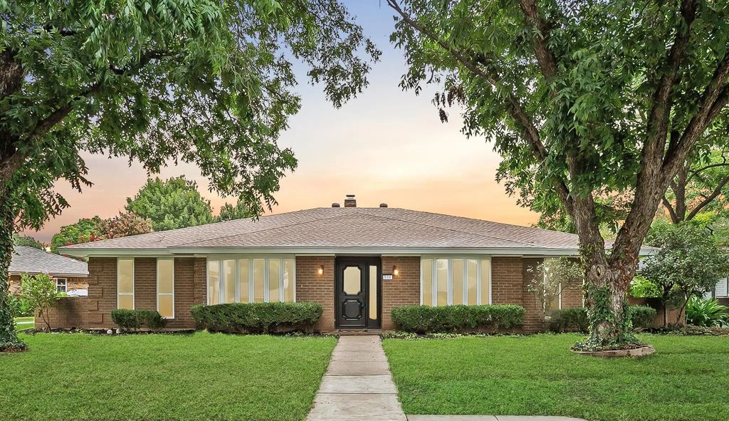 2204 Winewood Lane, Arlington