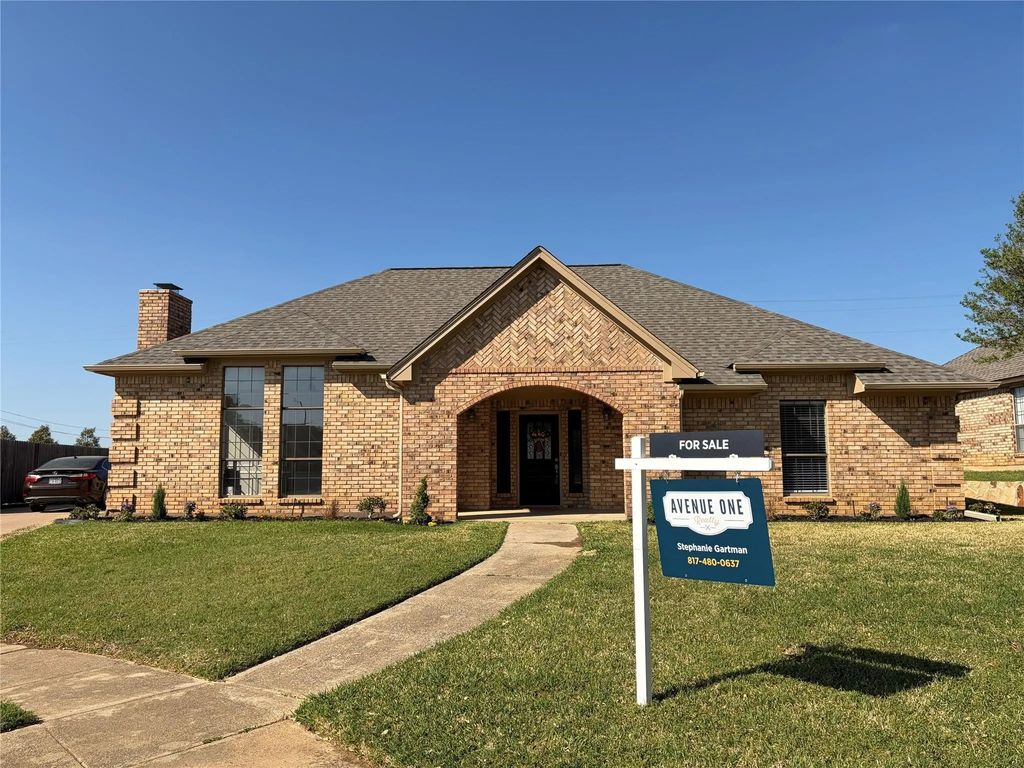 2305 Meadowlark Lane, Bedford