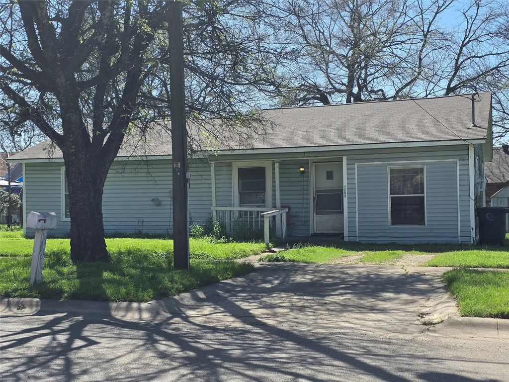 1203 N Anglin Street, Cleburne