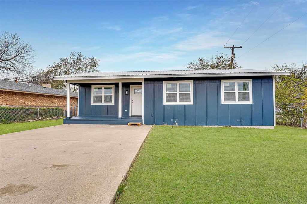 308 Avenue E, Ennis