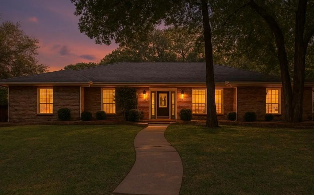 2715 Lincoln Drive, Arlington