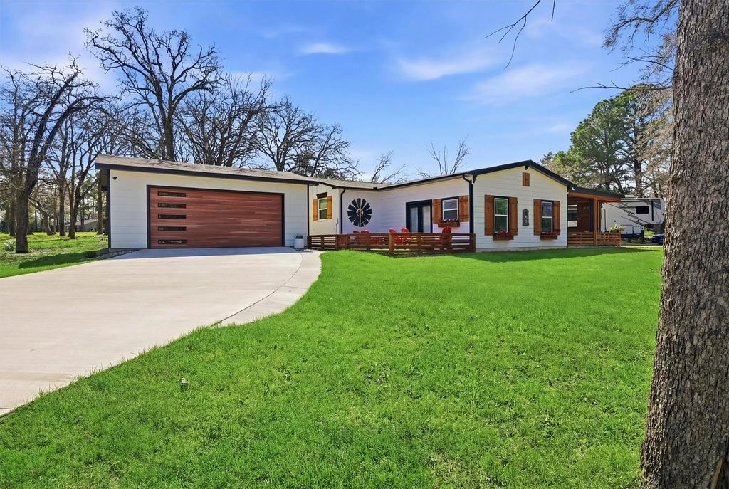 121 Kiowa Drive W, Lake Kiowa
