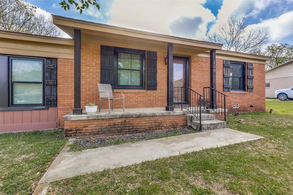 220 N Jarvis Lane, Azle