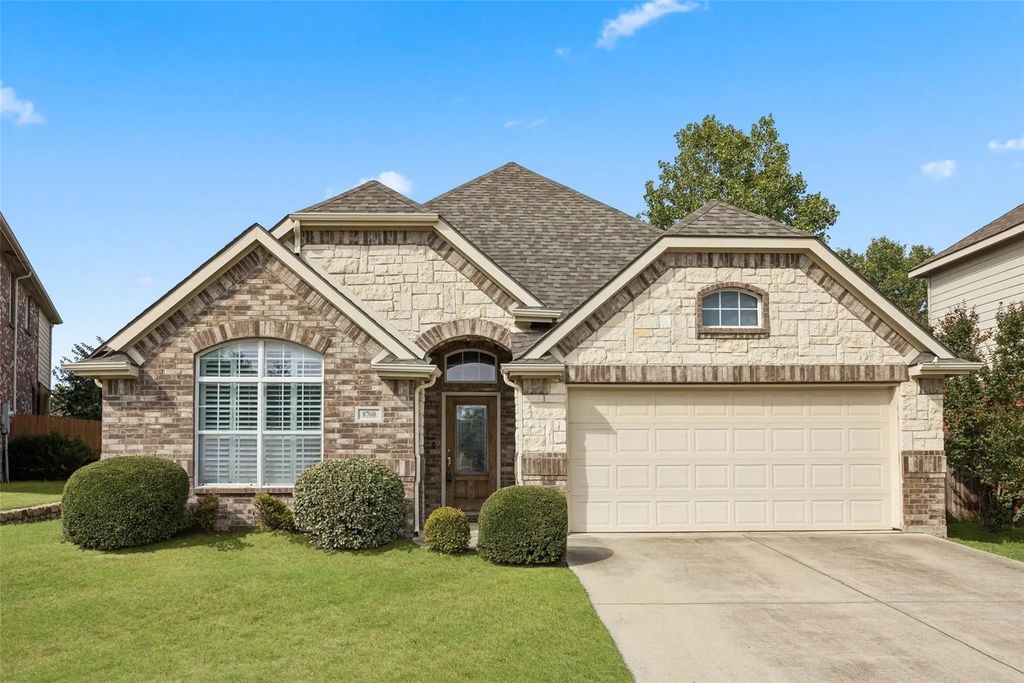 8760 Regal Royale Drive, Fort Worth