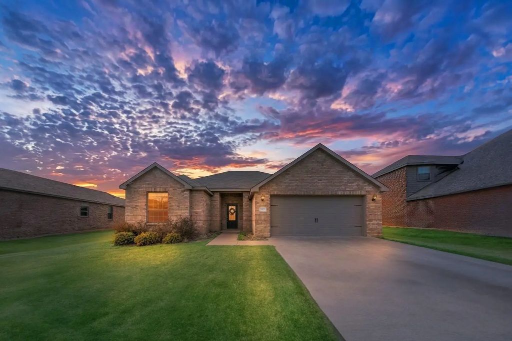 1172 Beaverwood Lane, Crowley