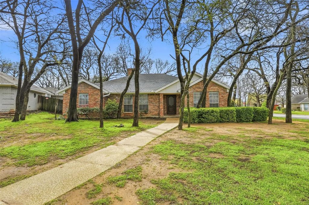 2004 Glen Creek Court, Arlington